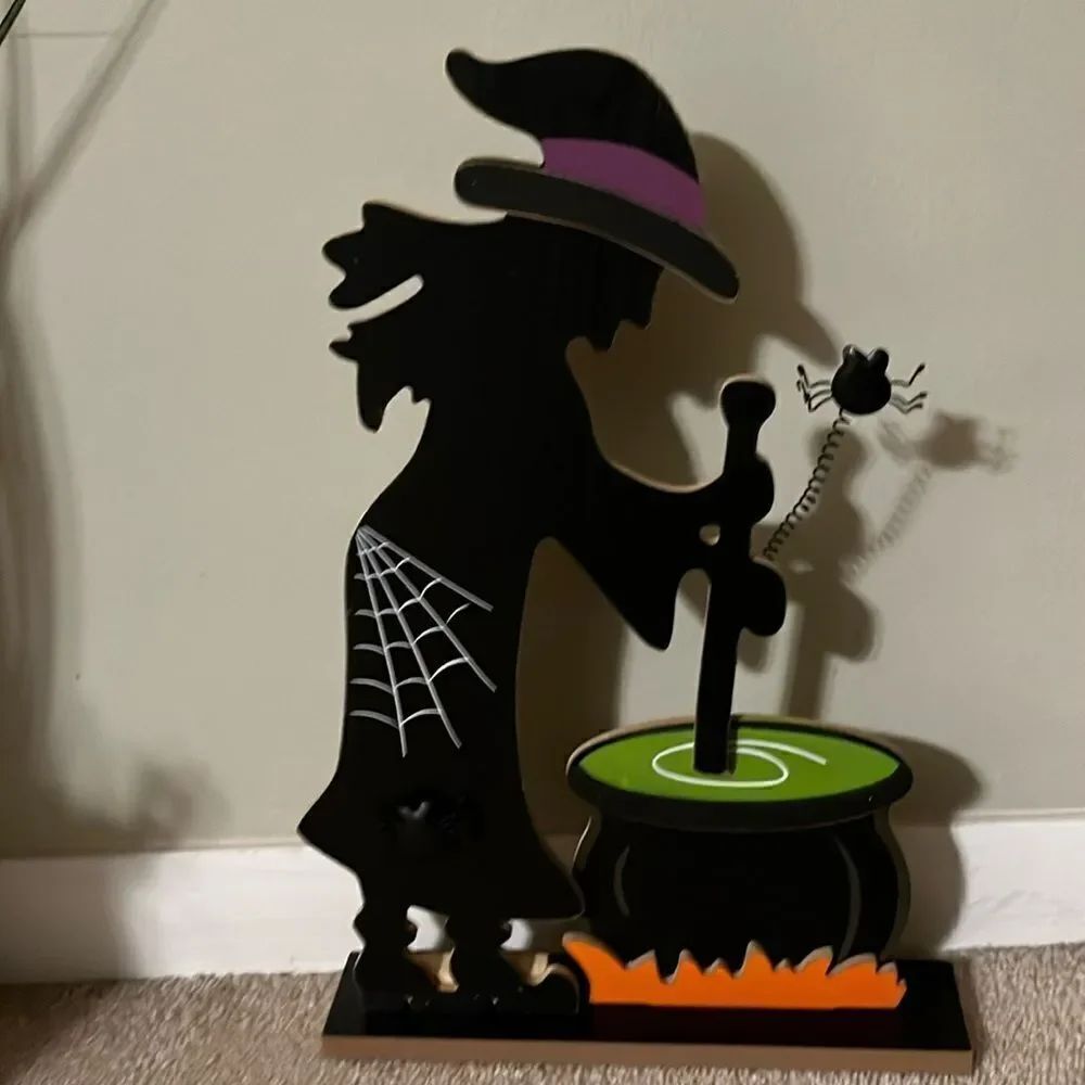 HALLOWEEN WITCH WITH CAULDRON DECORATION WITH WITCHES BREW